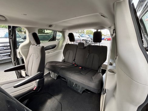 Used 2017 Chrysler Pacifica LX image 20