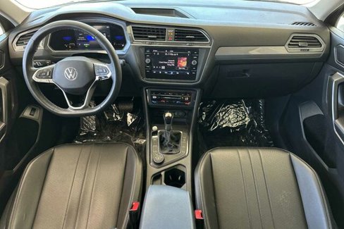 Used 2022 Volkswagen Tiguan SE w/ Panoramic Sunroof Package image 13