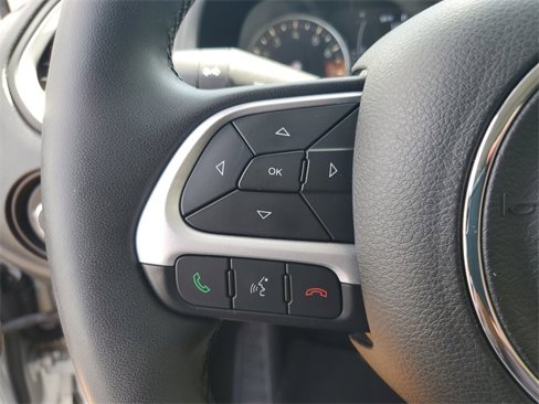 Used 2018 Jeep Renegade Latitude image 28