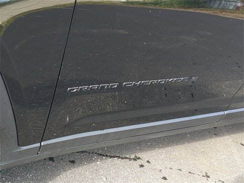 Used 2024 Jeep Grand Cherokee L Laredo image 12