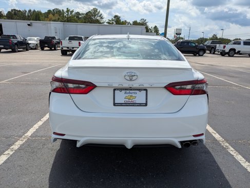 Used 2024 Toyota Camry SE image 4