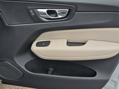 New 2026 Volvo XC60 B5 Plus w/ Protection Package Premier image 40