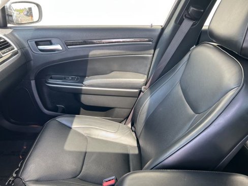 Used 2019 Chrysler 300 Limited image 7
