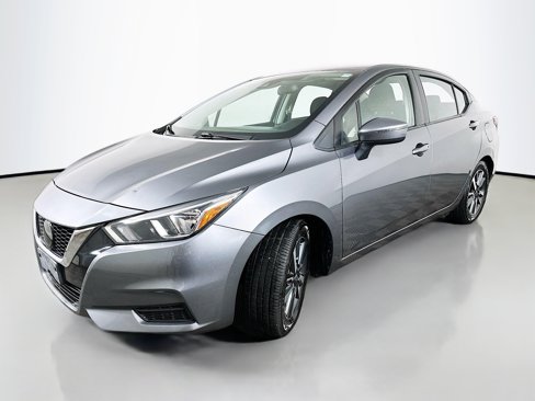 Used 2021 Nissan Versa SV image 3