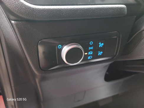 Used 2020 Ford Escape SE image 25