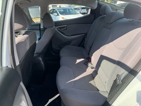 Used 2014 Hyundai Elantra SE image 12