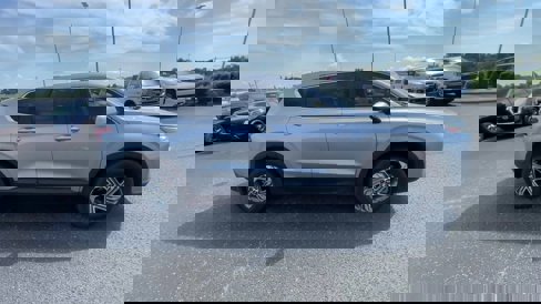 Used 2023 Hyundai Santa Fe SE image 2