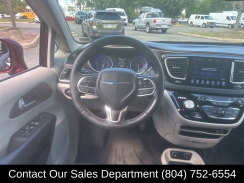 Used 2017 Chrysler Pacifica Touring-L image 17