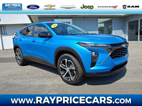 Certified 2025 Chevrolet Trax RS w/ Driver Confidence Package image 1