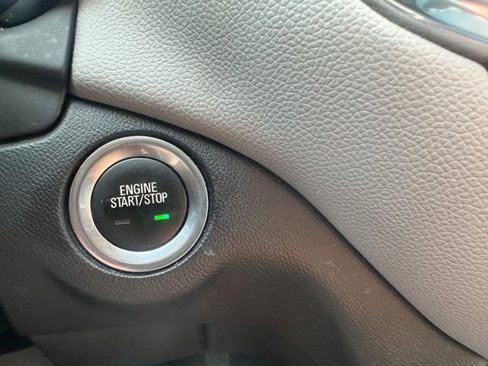 Used 2021 Chevrolet Equinox LT image 36