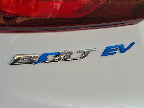 Used 2017 Chevrolet Bolt Premier w/ Driver Confidence II Package image 31