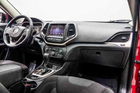 Used 2016 Jeep Cherokee Latitude w/ Comfort/Convenience Group image 16
