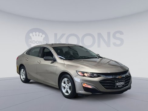 Used 2023 Chevrolet Malibu LS image 2