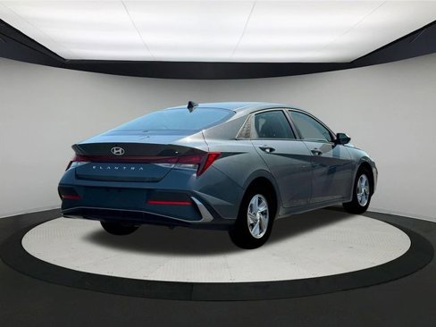New 2025 Hyundai Elantra SE image 7