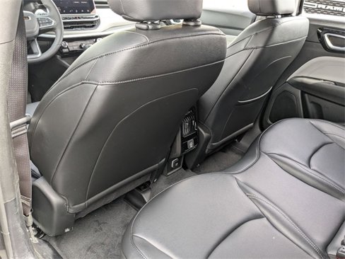 New 2025 Jeep Compass Limited image 18