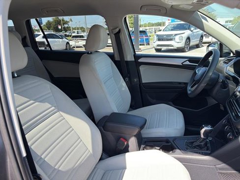 Used 2022 Volkswagen Tiguan S image 9
