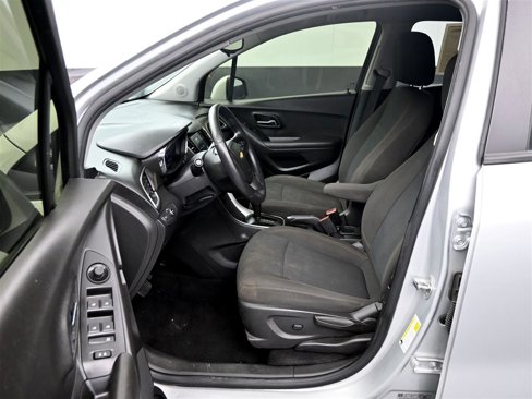 Used 2020 Chevrolet Trax LS w/ Tint and Cruise Package image 11