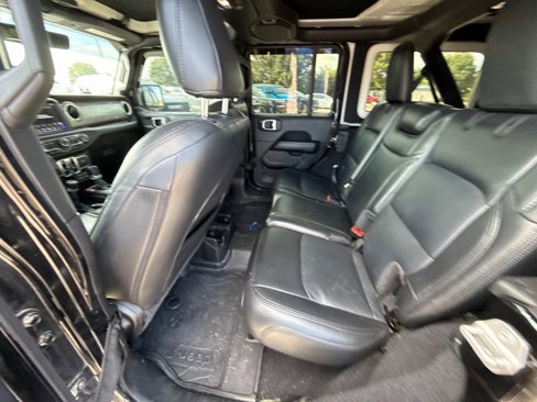 Used 2018 Jeep Wrangler Unlimited Sahara image 12