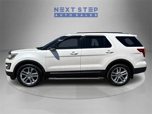 Used 2017 Ford Explorer XLT w/ Equipment Group 202A image 4
