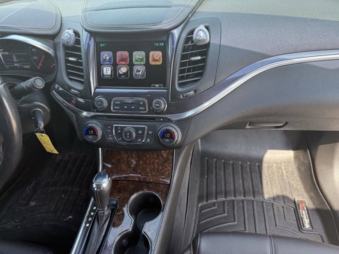 Used 2015 Chevrolet Impala LT w/ Convenience Package image 21