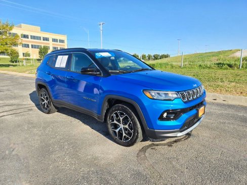 Used 2024 Jeep Compass Limited image 1