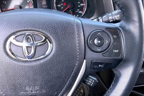 Used 2018 Toyota RAV4 SE image 24