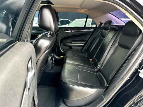 Used 2018 Chrysler 300 Limited image 27