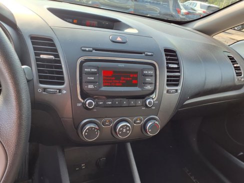 Used 2018 Kia Forte LX image 12