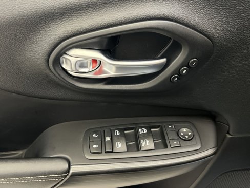 Used 2014 Jeep Cherokee Limited w/ Luxury Group image 13