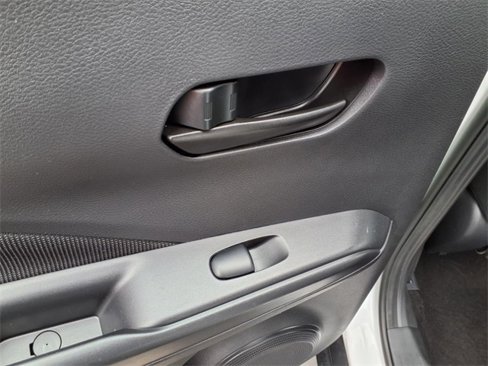 Used 2021 Nissan Kicks S image 20