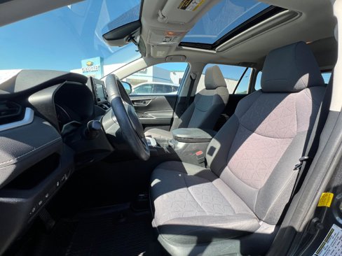 Used 2020 Toyota RAV4 XLE image 8