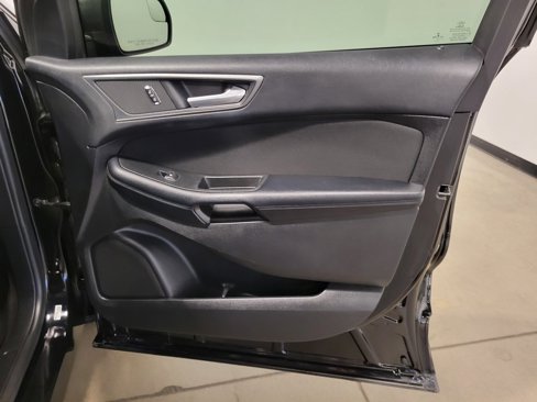 Used 2017 Ford Edge SE image 25