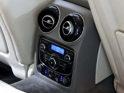 Used 2013 Jaguar XJ image 10