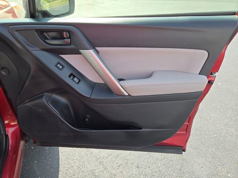 Used 2015 Subaru Forester 2.5i image 6