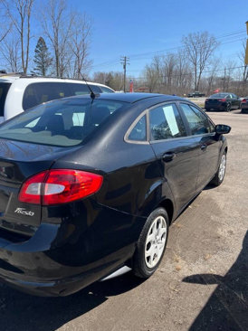 Used 2013 Ford Fiesta SE image 3