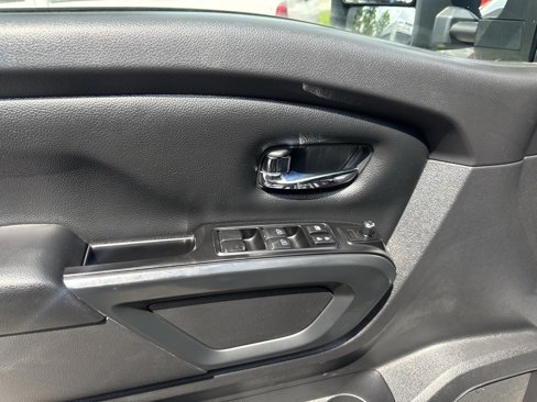 Used 2019 Nissan Titan SV w/ SV Convenience Package image 32