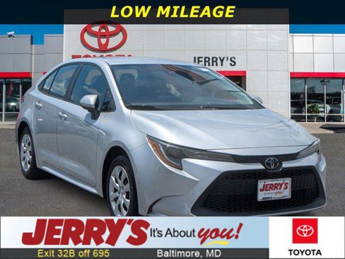 Certified 2022 Toyota Corolla LE image 1