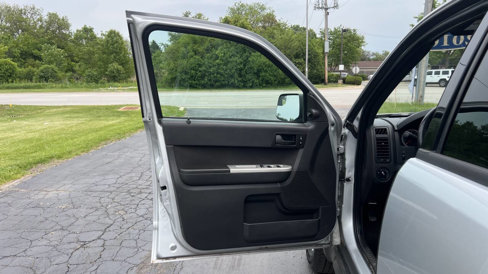 Used 2010 Ford Escape XLT image 27