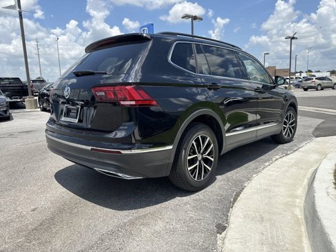 Used 2021 Volkswagen Tiguan SE w/ Panoramic Sunroof Package image 2