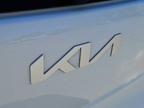 Used 2022 Kia Niro EX image 11