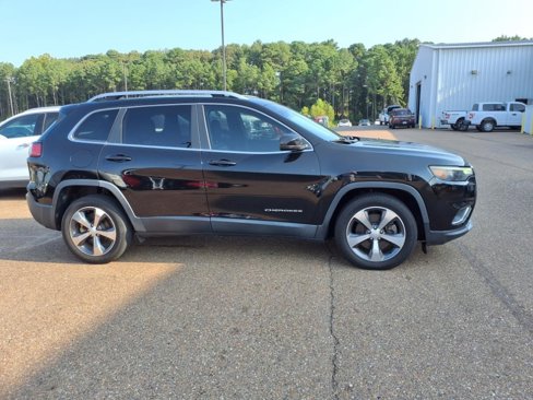 Used 2020 Jeep Cherokee Limited image 2