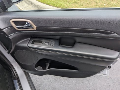 Used 2014 Jeep Grand Cherokee Limited image 37