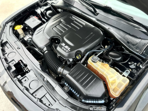 Used 2018 Chrysler 300 Limited image 58