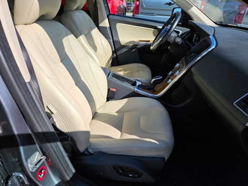 Used 2017 Volvo XC60 T6 Inscription w/ Preferred Option Package image 33