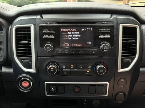 Used 2017 Nissan Titan S image 22