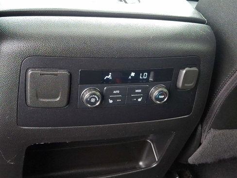 Used 2020 GMC Yukon XL SLT image 12