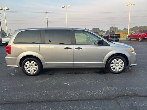 Used 2019 Dodge Grand Caravan SE image 6