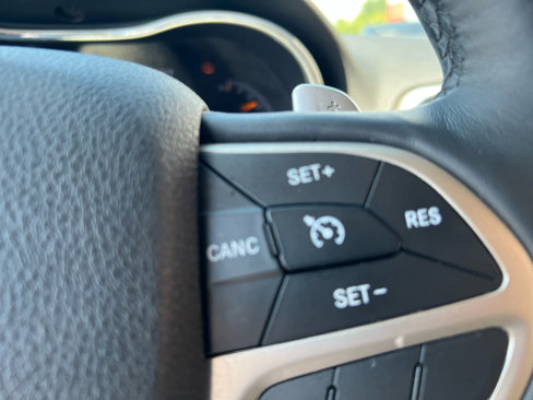 Used 2017 Jeep Grand Cherokee Limited w/ Luxury Group II image 22