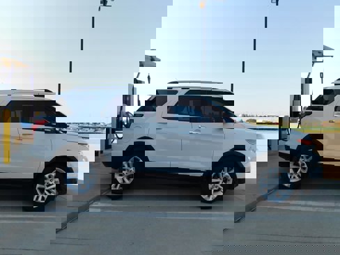 Used 2012 Ford Explorer XLT image 3