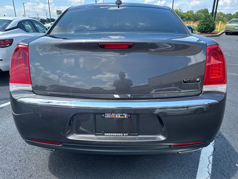Used 2018 Chrysler 300 Touring L image 7